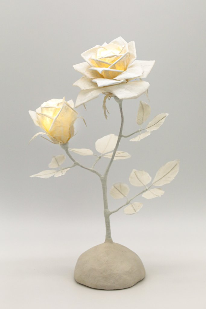 White rose 和紙の薔薇のランプ